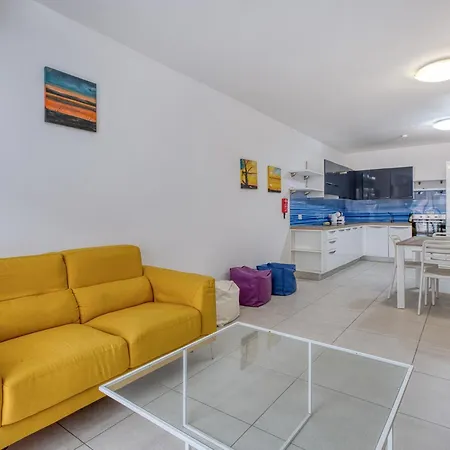 아파트 Modern 2 Bedroom With Balcony, *