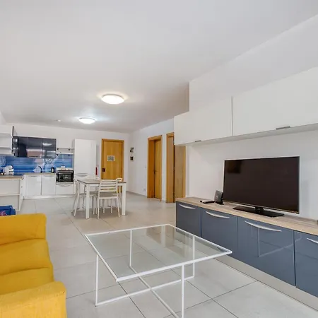 Modern 2 Bedroom With Balcony, 아파트 세인트폴스베이