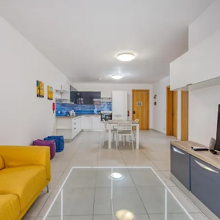 Modern 2 Bedroom With Balcony, St. Paul's Bay