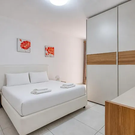 Modern 2 Bedroom With Balcony, Apartament St. Paul's Bay