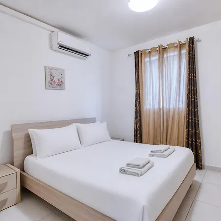 아파트 Modern 2 Bedroom With Balcony, *
