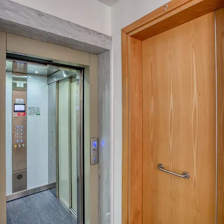 Modern 2 Bedroom With Balcony, St. Paul's Bay