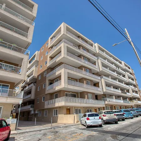 Modern 2 Bedroom With Balcony, 세인트폴스베이